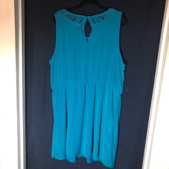 Light weight sleeveless dress FREE WITH PURCHASE JUST BUNDLE - Picture 2 of 3